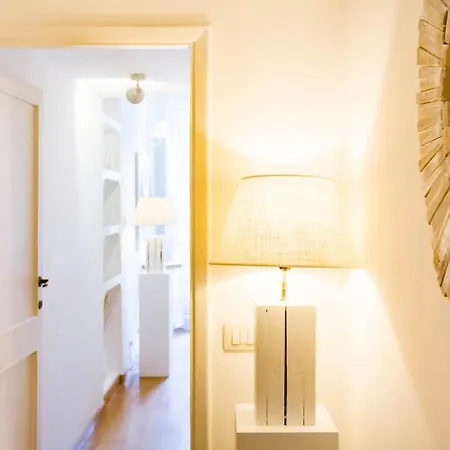Spanish Step Nest Luxury Apartment