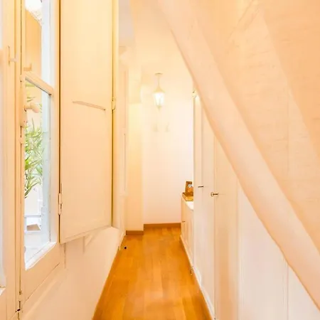 Spanish Step Nest Luxury Apartment